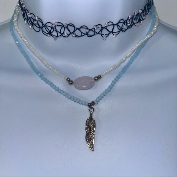 Elegant Multi-Layered chocker Set with Feather Pendant brand new - Picture 3 of 7